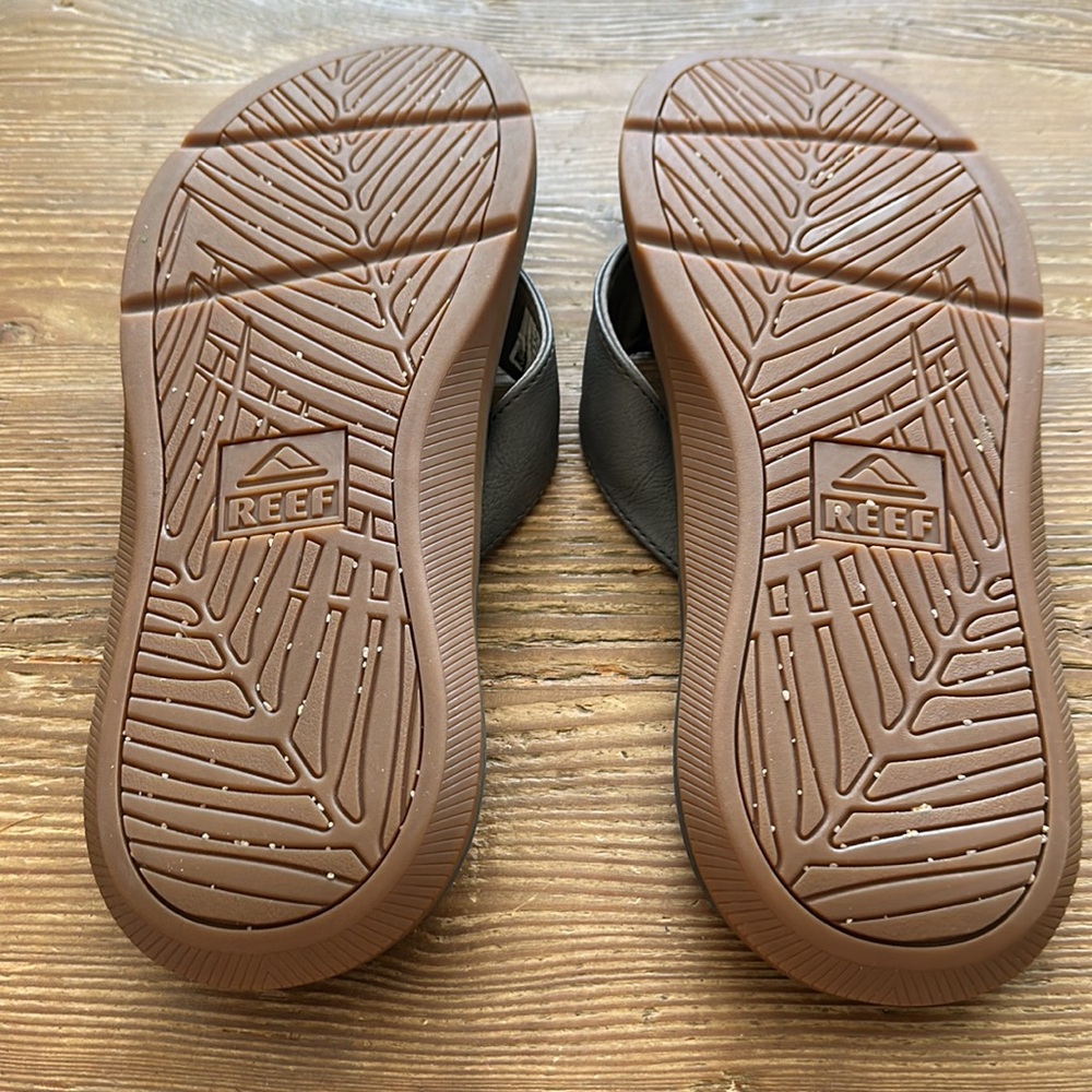 REEF Men’s gray Sandals / flip flops size 12 - Picture 5 of 5